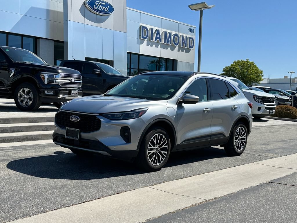 Used 2024 Ford Escape SE w/ PHEV Premium Package FWD image 2