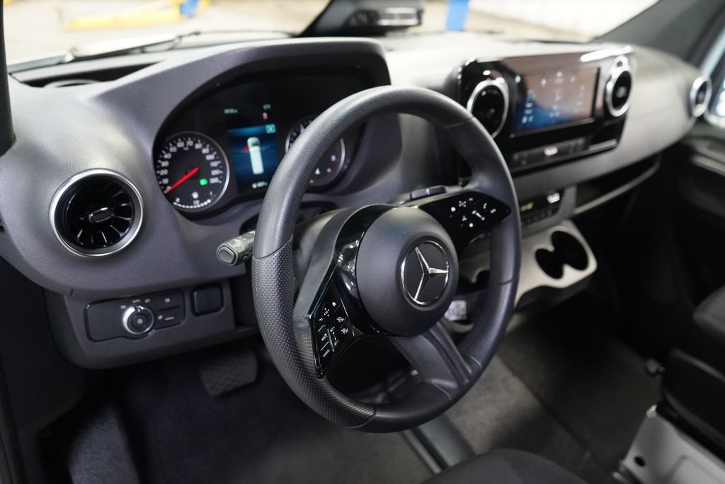 Used 2025 Mercedes-Benz Sprinter 2500 image 16