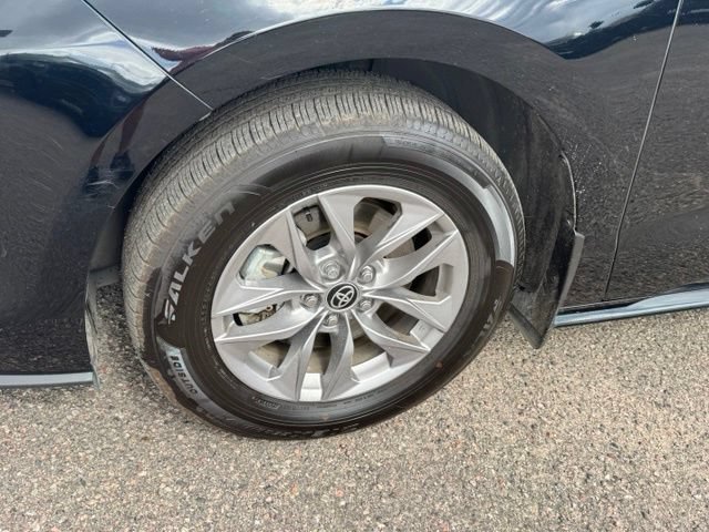 Used 2026 Toyota Sienna LE AWD/4WD image 10