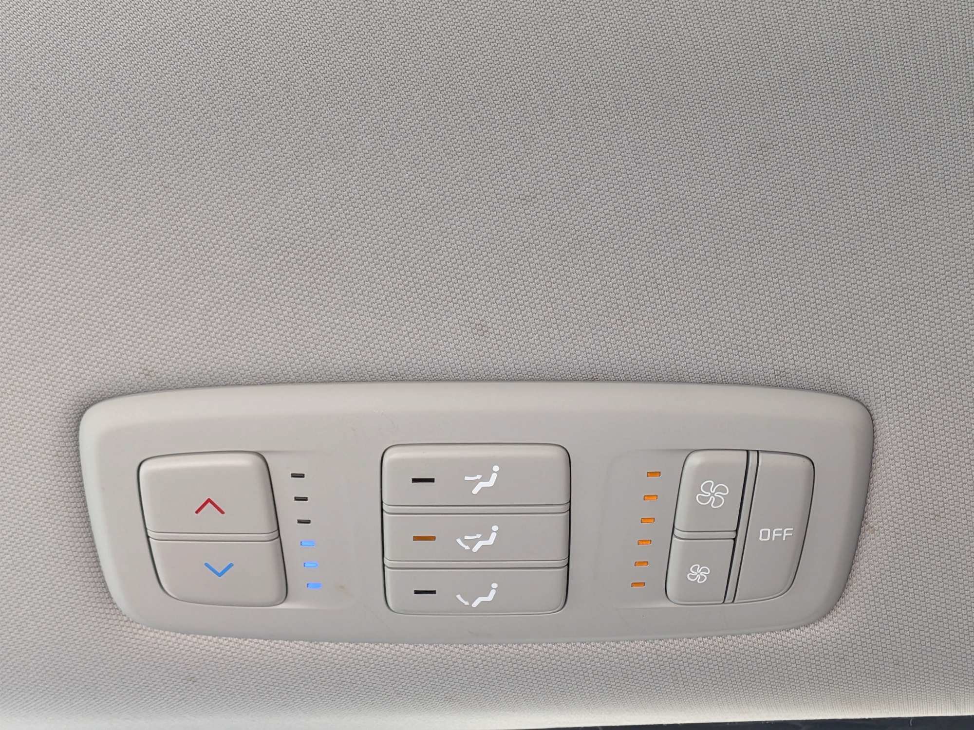 Used 2022 Kia Carnival LX FWD image 19