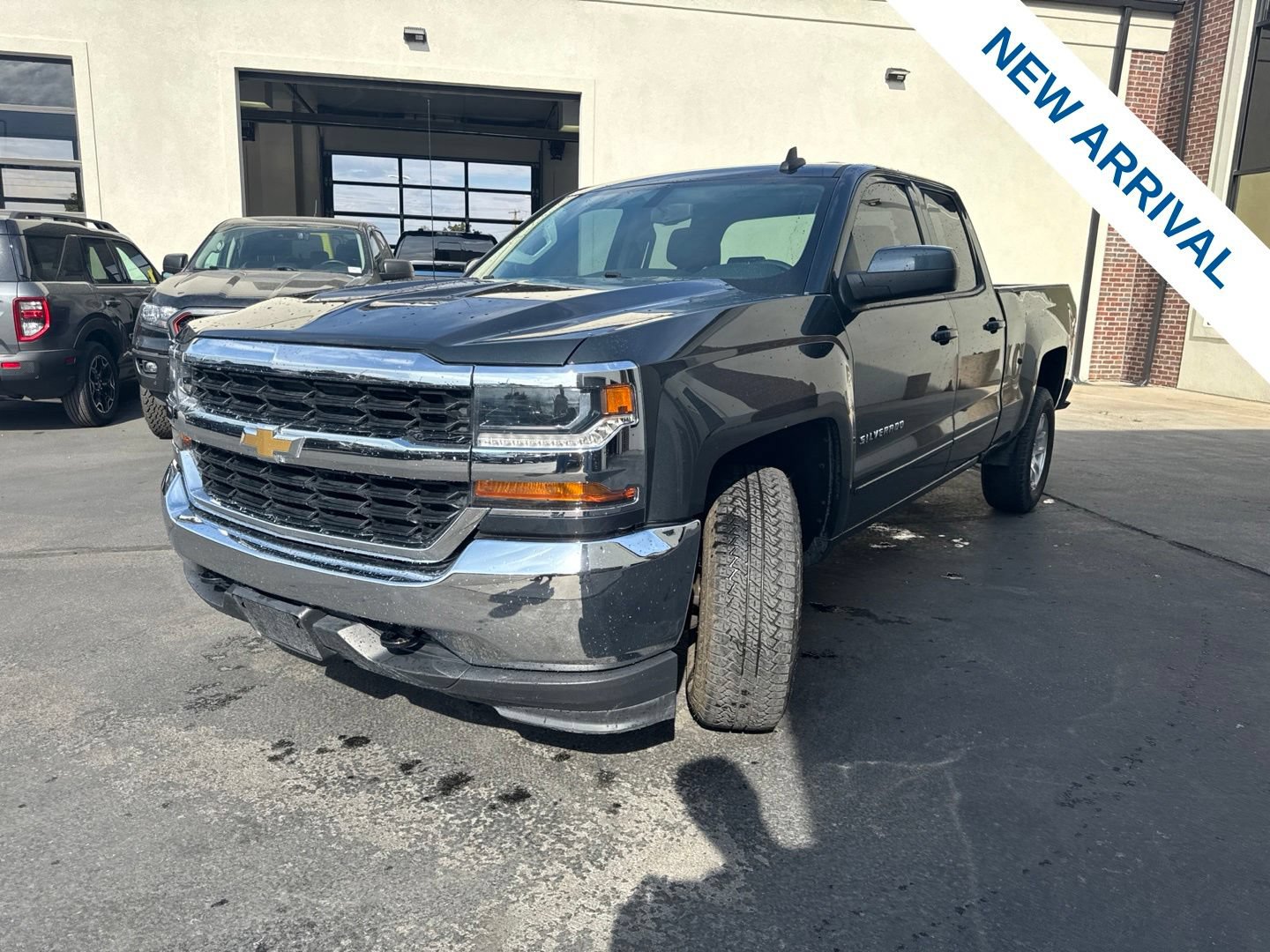 Used 2019 Chevrolet Silverado 1500 LT AWD/4WD image 3