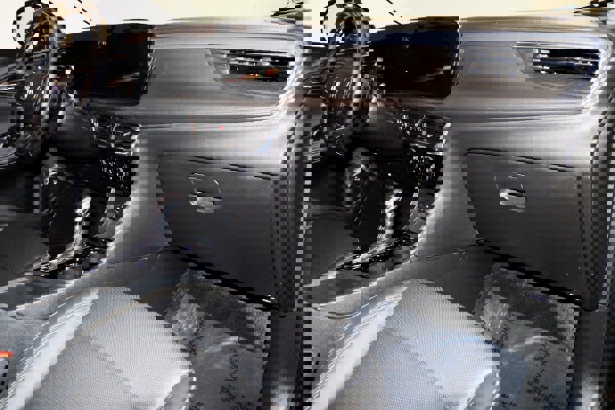 Used 2024 Buick Encore GX Sport Touring w/ Comfort Package FWD image 60