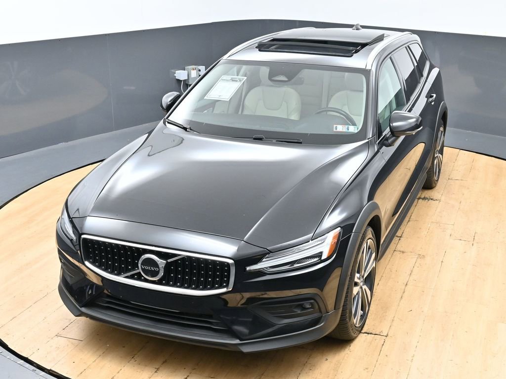 Used 2025 Volvo V60 B5 Cross Country Plus AWD/4WD image 44