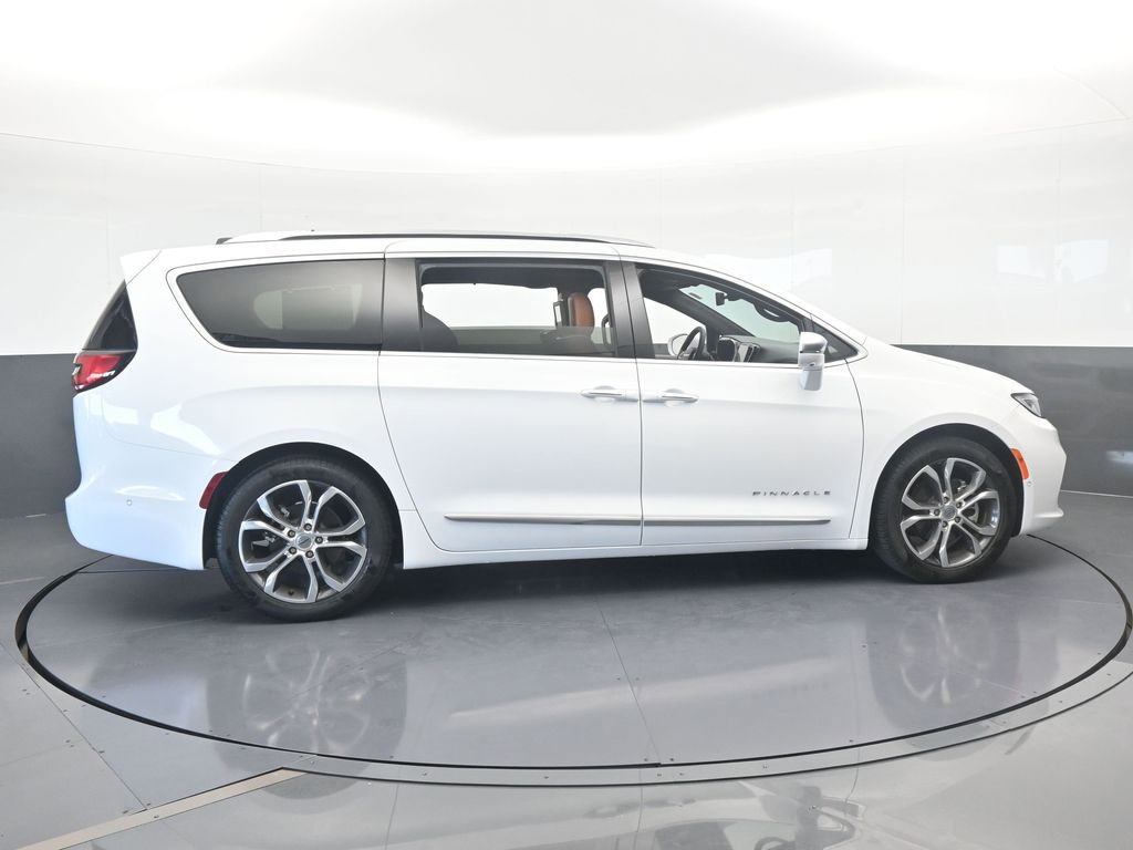Used 2024 Chrysler Pacifica Pinnacle image 7