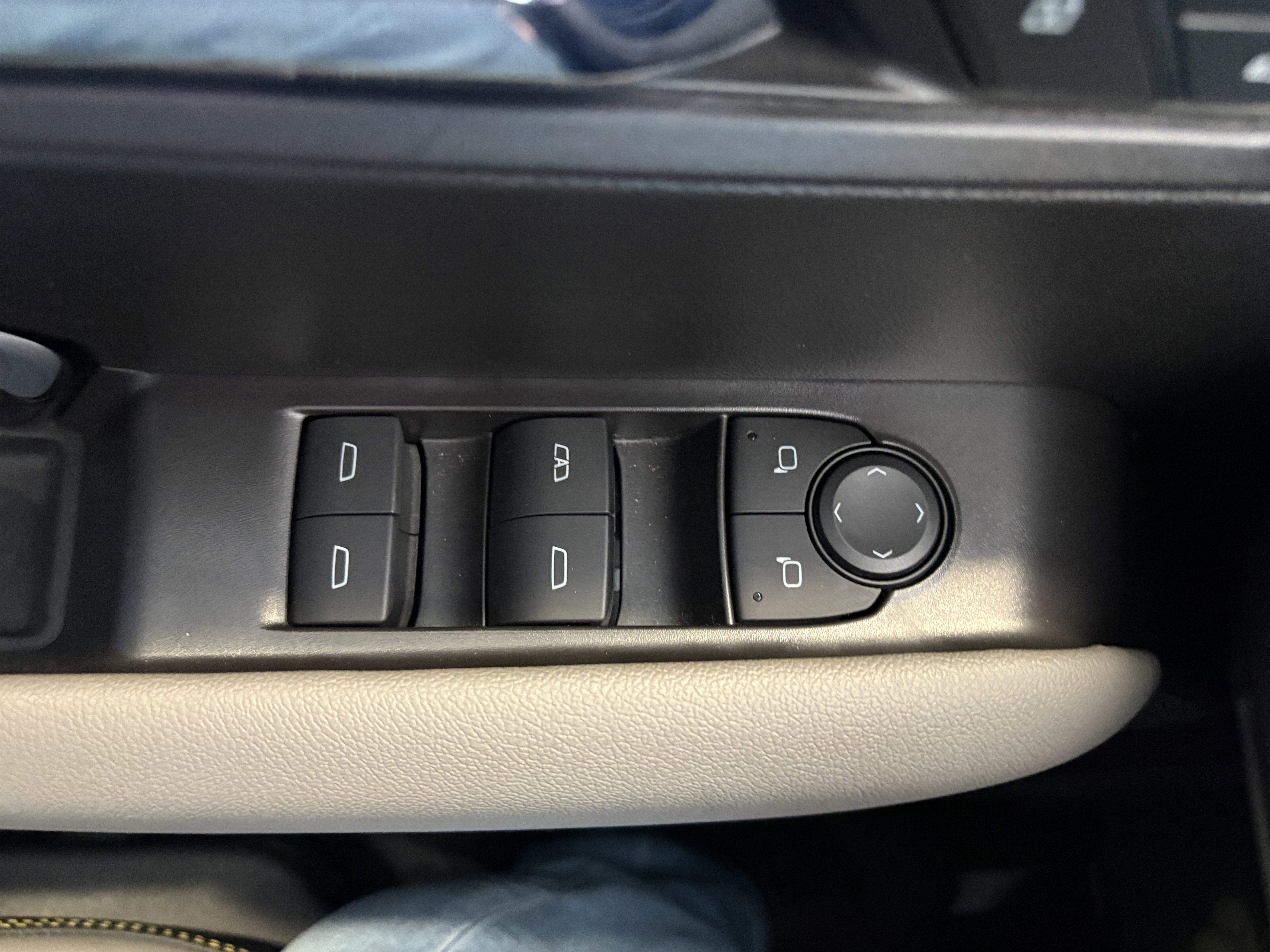 Used 2024 Chevrolet Colorado ZR2 w/ ZR2 Convenience Package III image 9