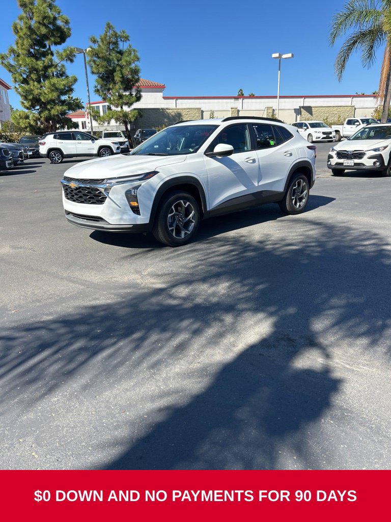 Used 2026 Chevrolet Trax LT FWD image 1