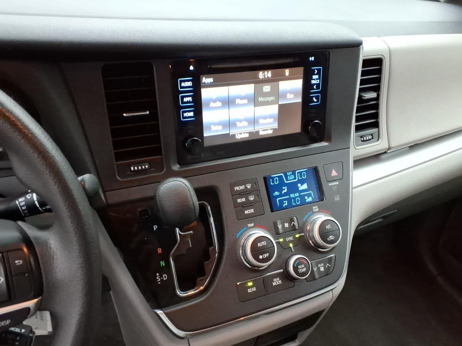 Used 2017 Toyota Sienna LE FWD image 22
