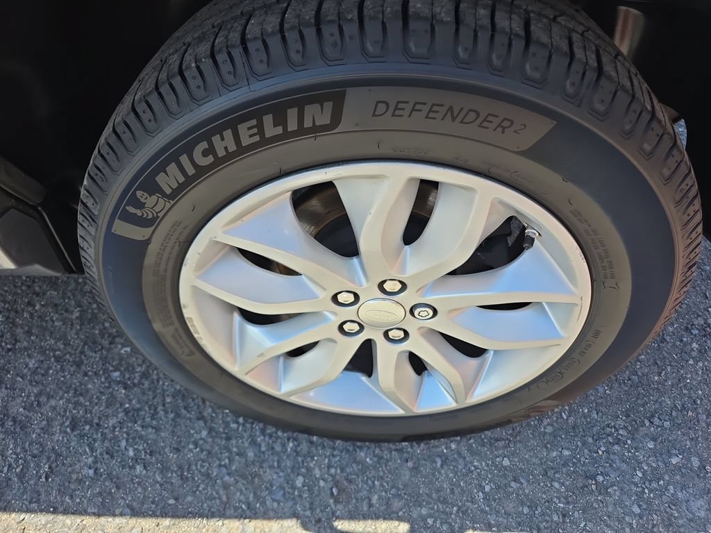 Used 2015 Land Rover LR2 AWD/4WD image 36