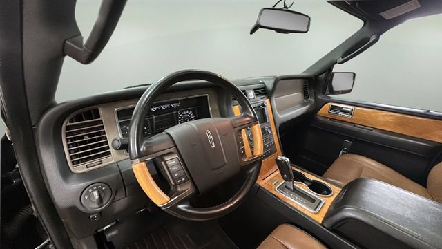 Used 2013 Lincoln Navigator L 4WD image 9