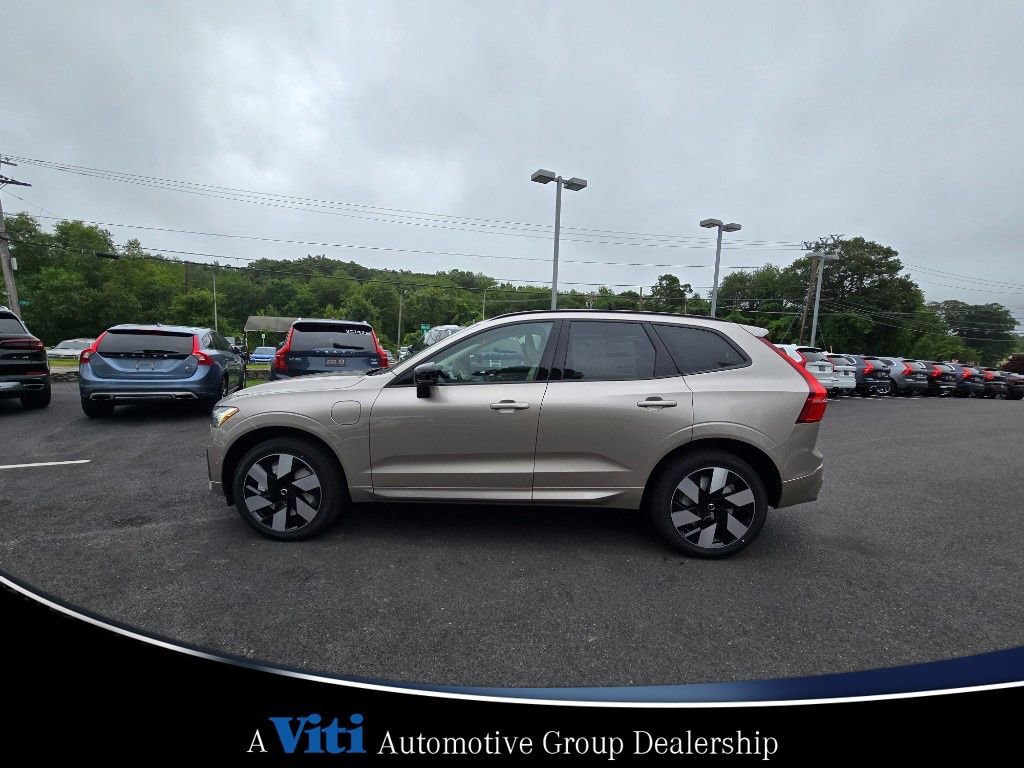 Used 2025 Volvo XC60 T8 Plus w/ Protection Package Premier image 5