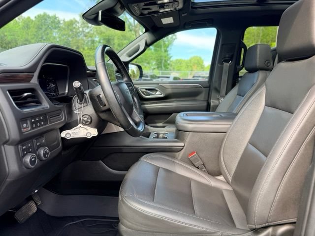 Used 2023 Chevrolet Suburban Z71 w/ Luxury Package AWD/4WD image 7