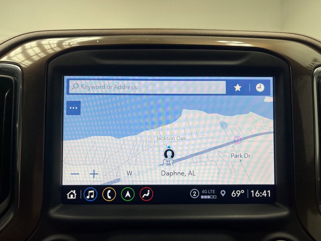 Used 2022 Chevrolet Silverado 1500 High Country w/ Technology Package image 12