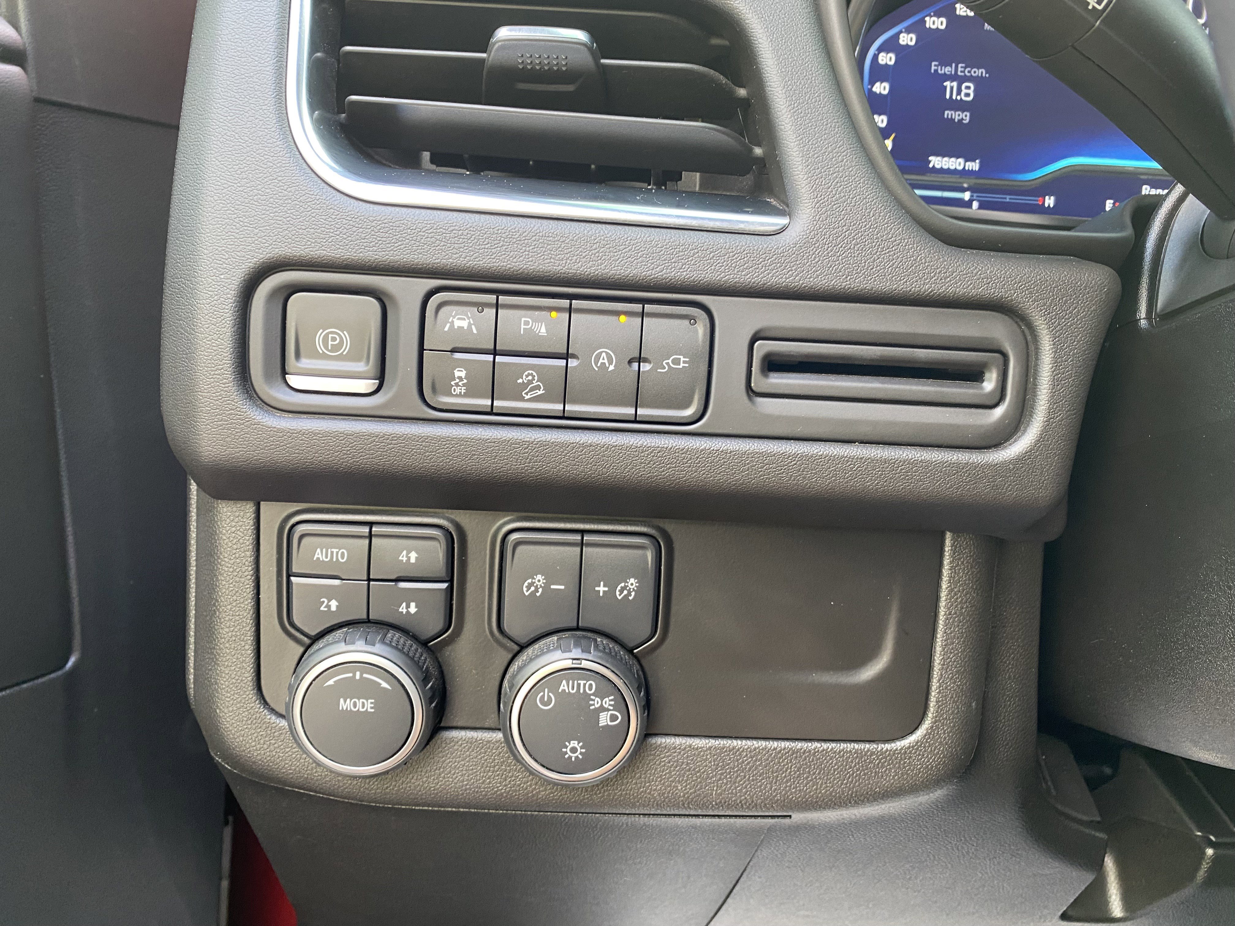 Used 2022 Chevrolet Suburban Z71 AWD/4WD image 18