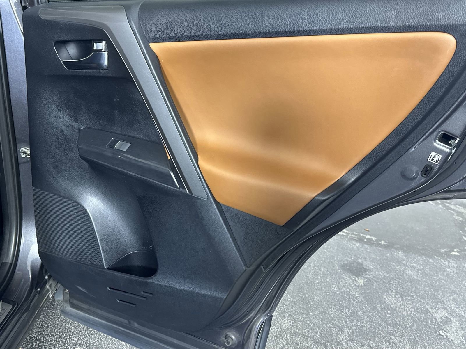 Used 2017 Toyota RAV4 SE image 36