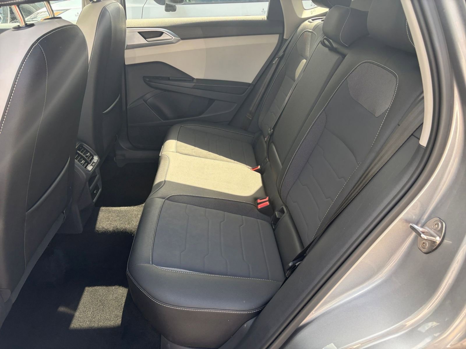 Used 2025 Volkswagen Taos SE FWD image 37