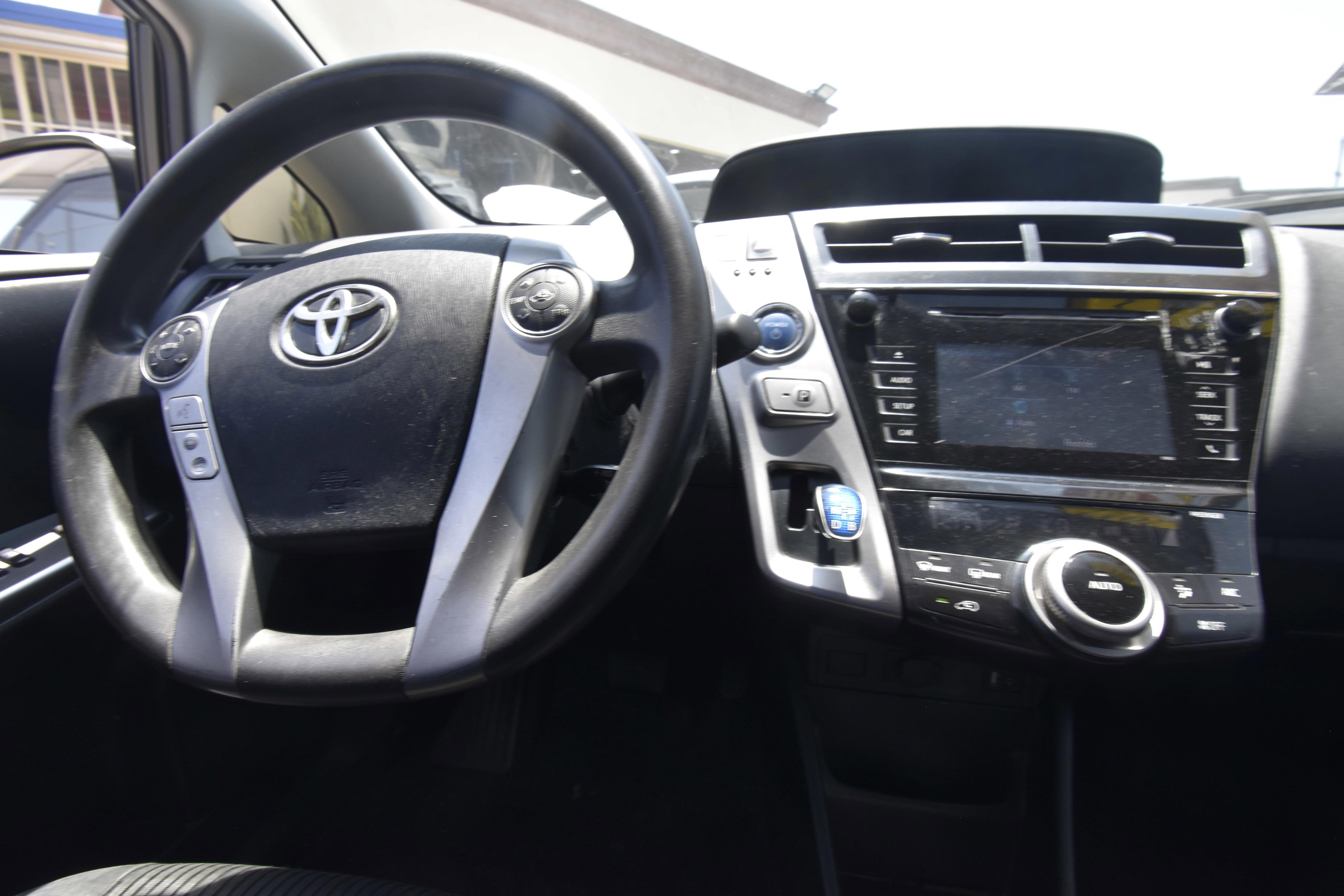 Used 2017 Toyota Prius V Two image 8