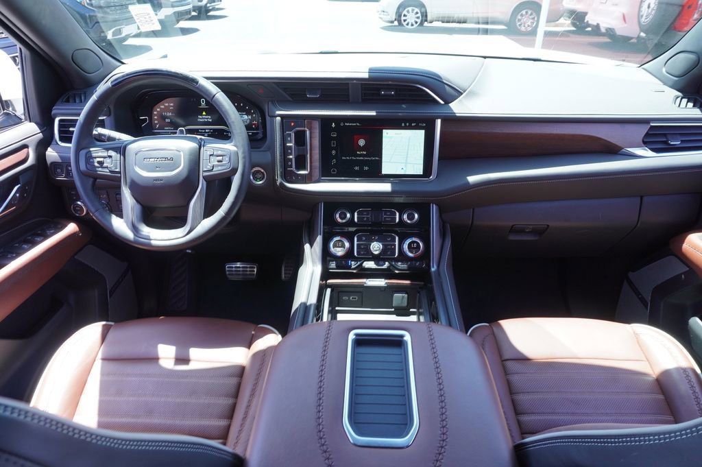 Used 2023 GMC Yukon Denali Ultimate AWD/4WD image 12