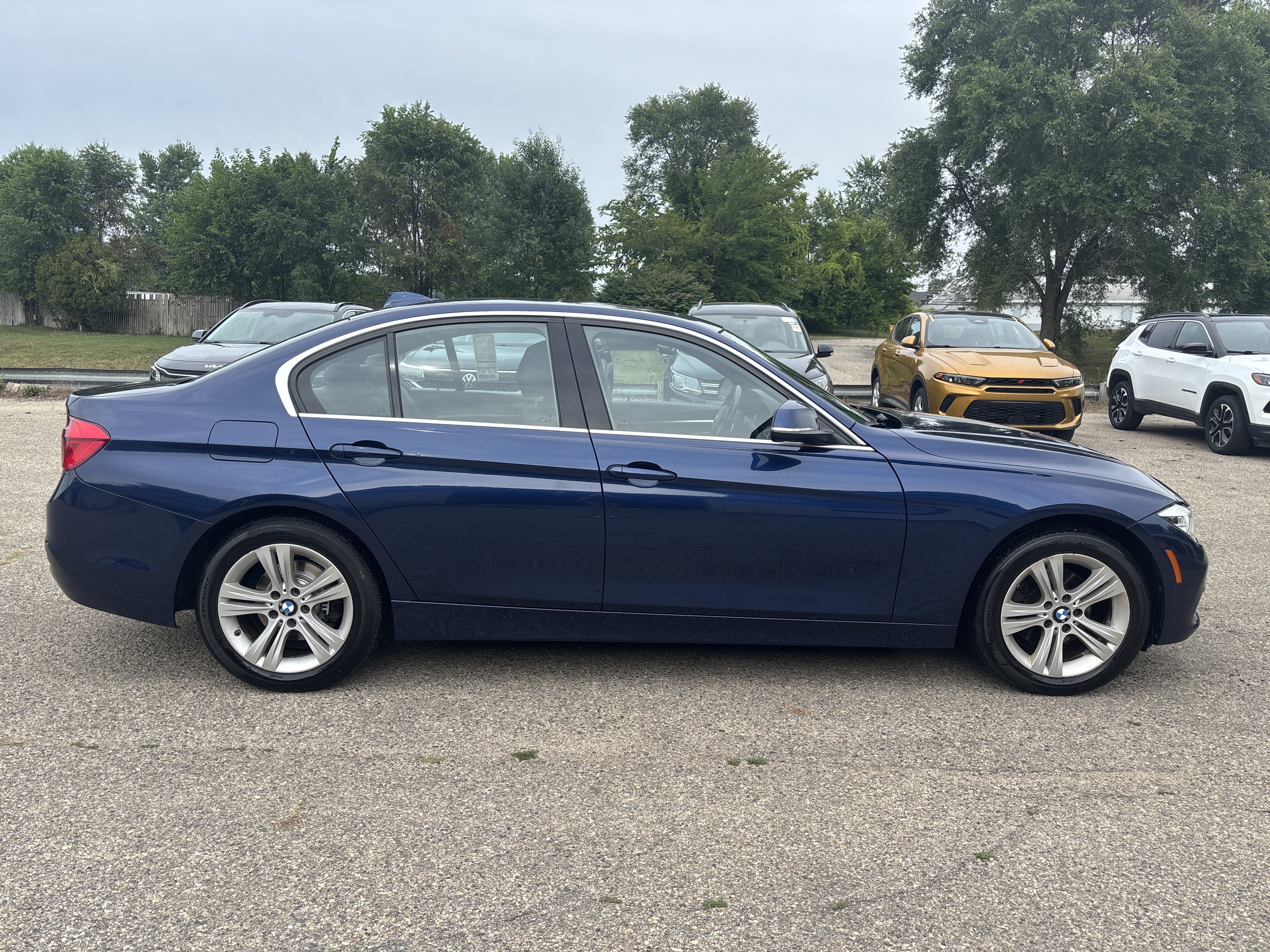Used 2018 BMW 330i xDrive Sedan AWD/4WD image 2