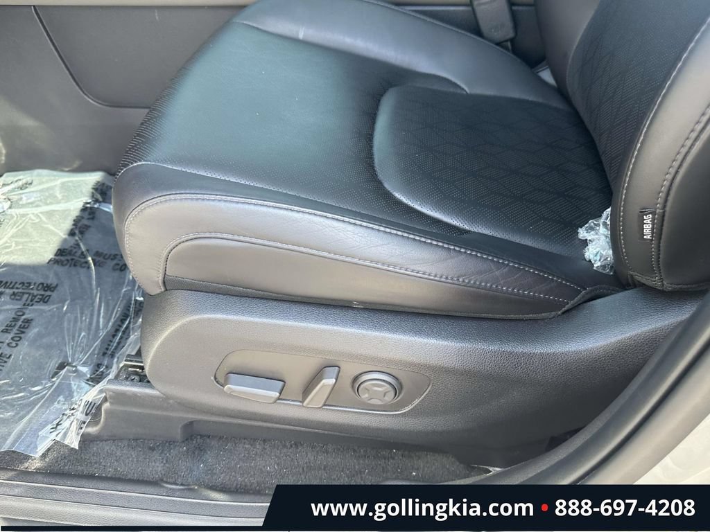 Certified 2025 Kia Carnival SX FWD image 16