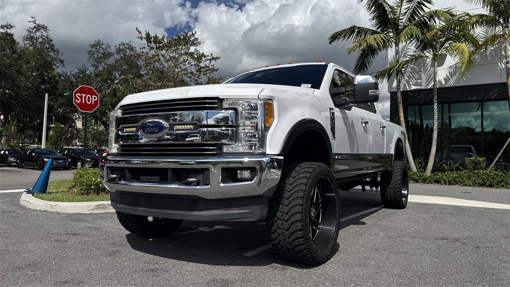 Used 2017 Ford F350 Lariat w/ Chrome Package image 32