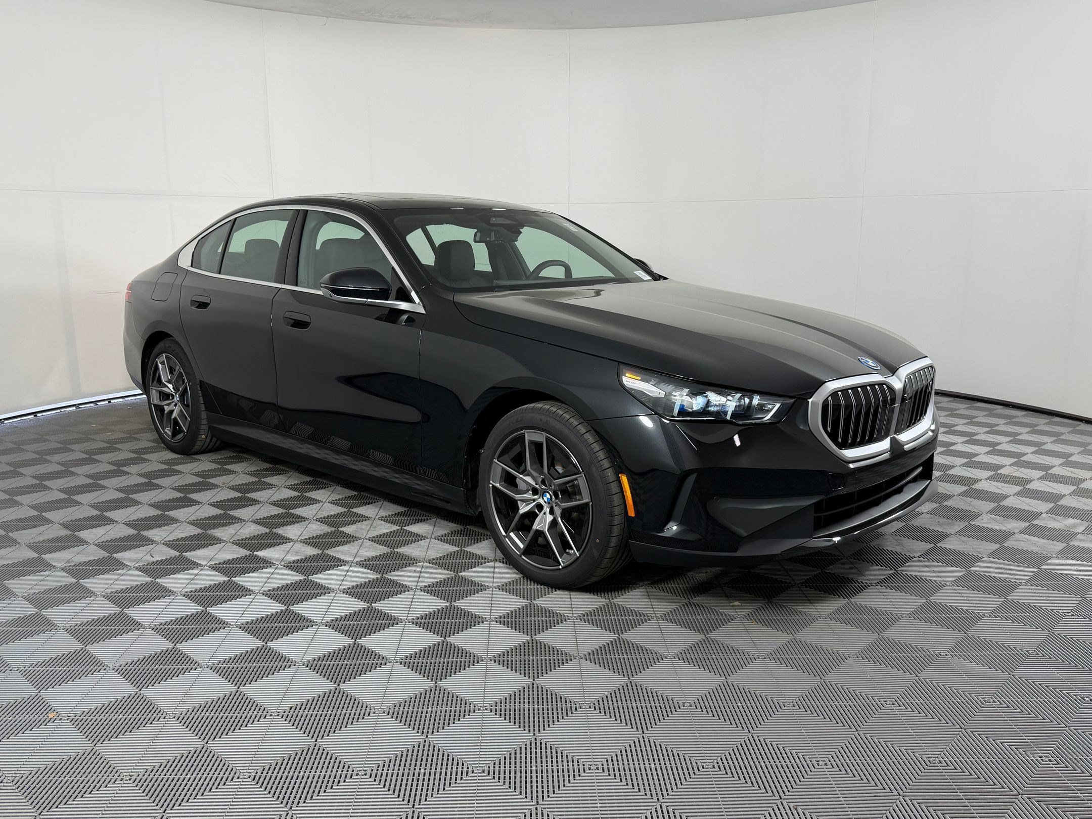 Used 2026 BMW i5 eDrive40 w/ Convenience Package RWD image 7