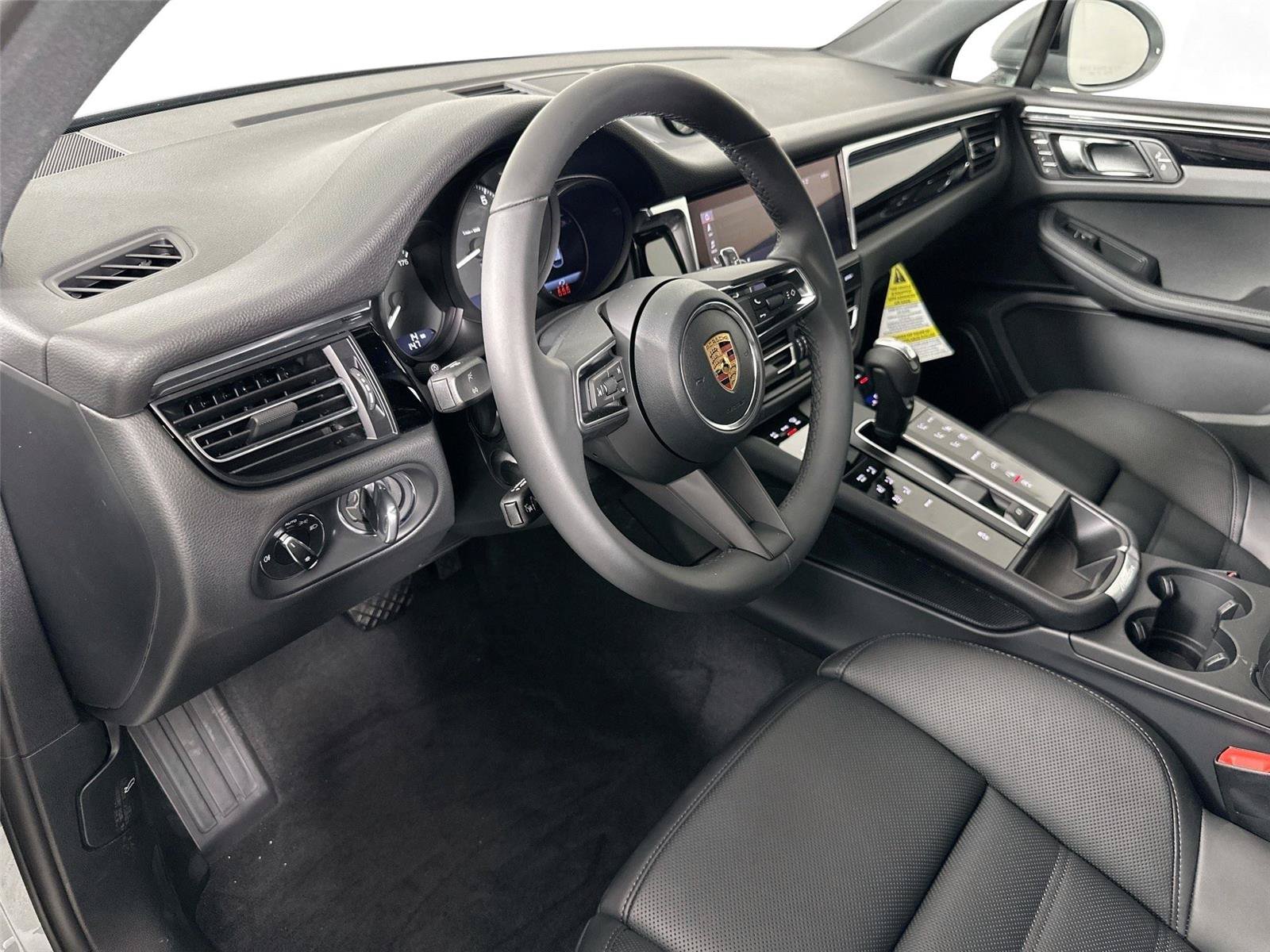Certified 2026 Porsche Macan Turbo AWD/4WD image 4