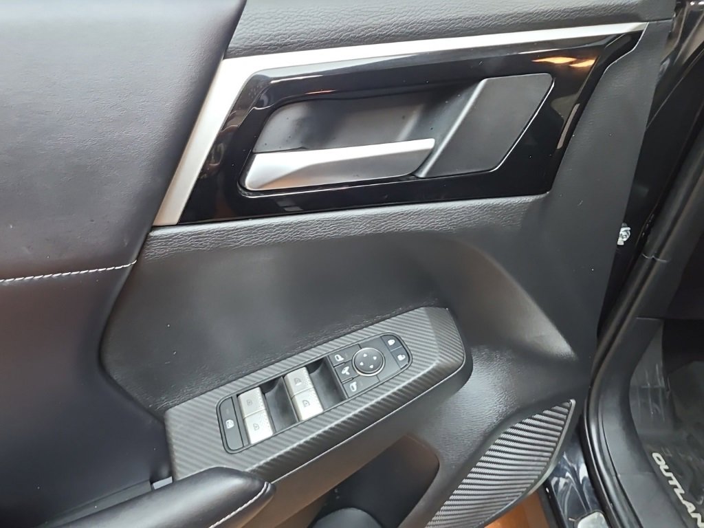 Used 2024 Mitsubishi Outlander SEL image 24