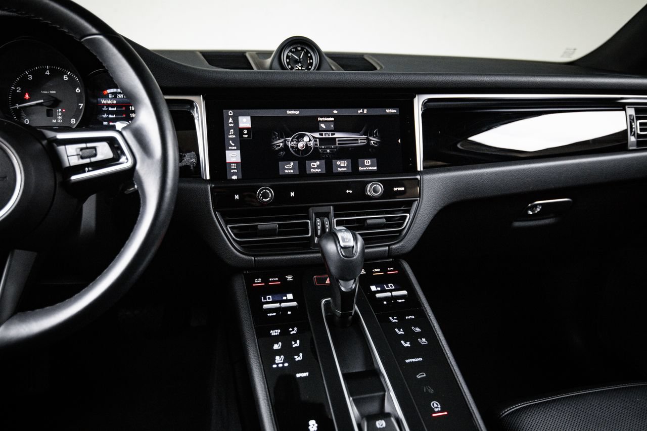 Certified 2023 Porsche Macan AWD/4WD image 19