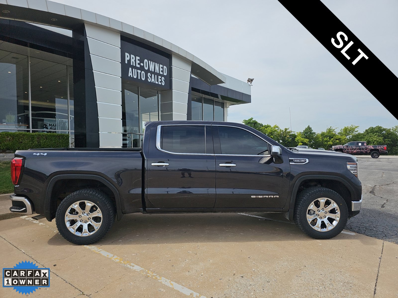 Used 2026 GMC Sierra 1500 SLT AWD/4WD image 2
