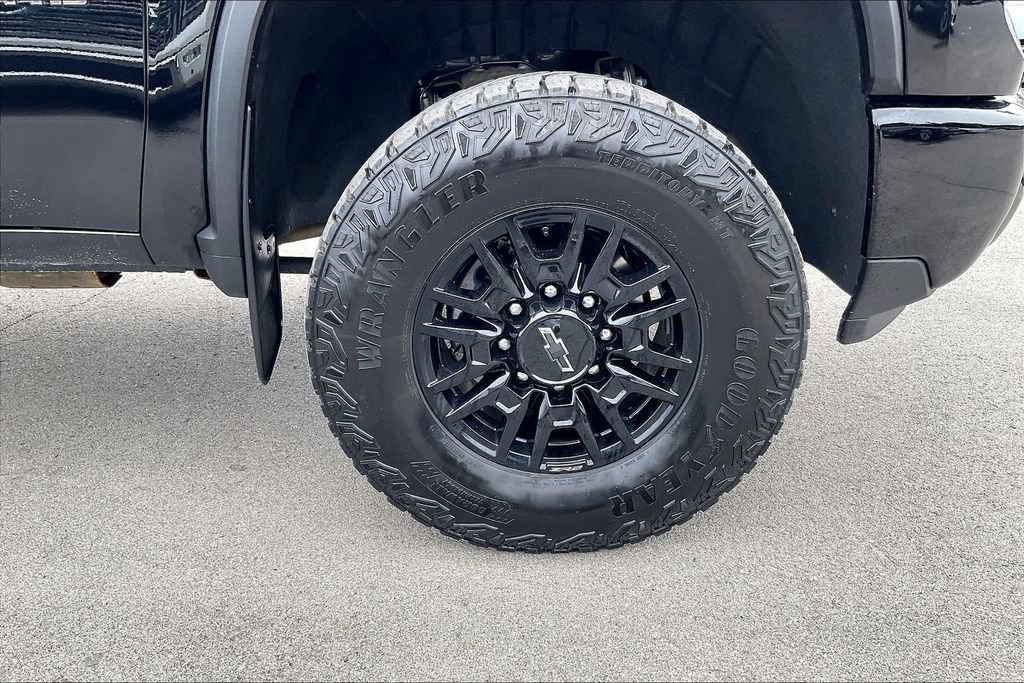Used 2025 Chevrolet Silverado 2500 ZR2 w/ LPO, Dark Essentials Package AWD/4WD image 10