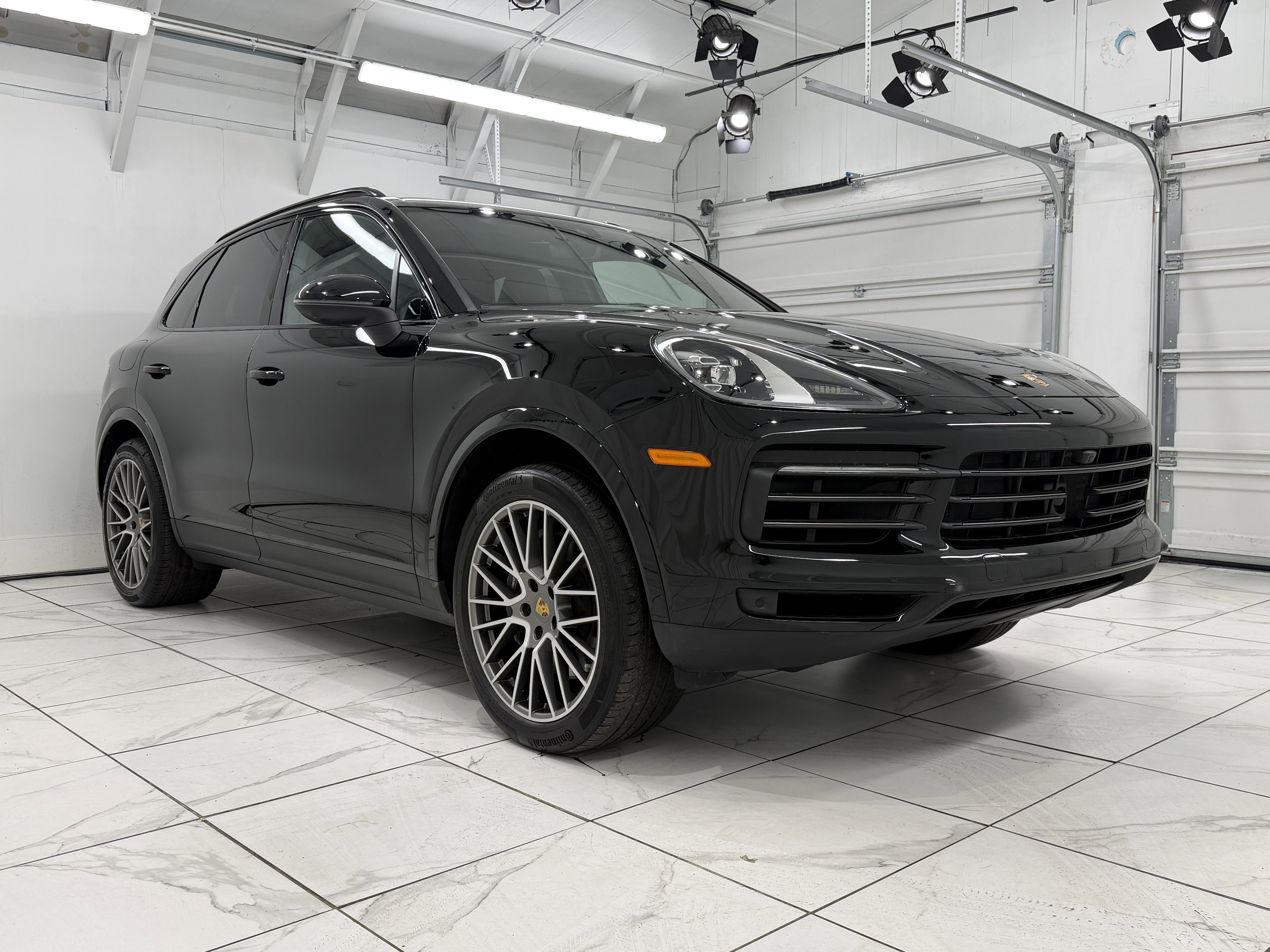 Certified 2023 Porsche Cayenne Platinum Edition image 10
