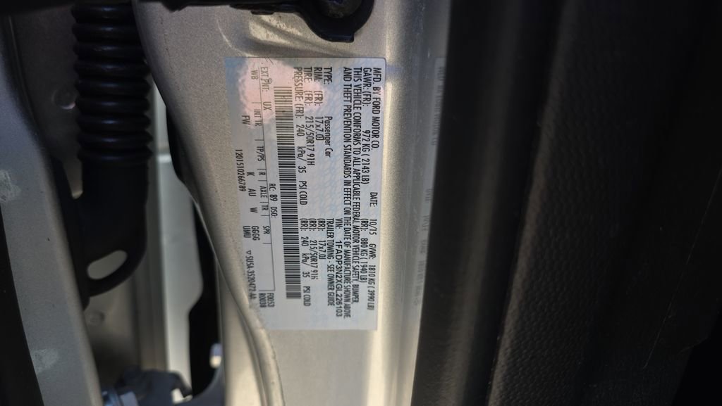 Used 2016 Ford Focus Titanium FWD image 24