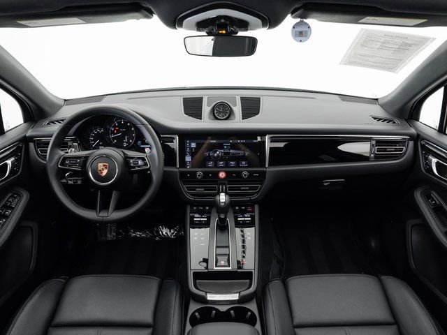 Certified 2025 Porsche Macan AWD/4WD image 21