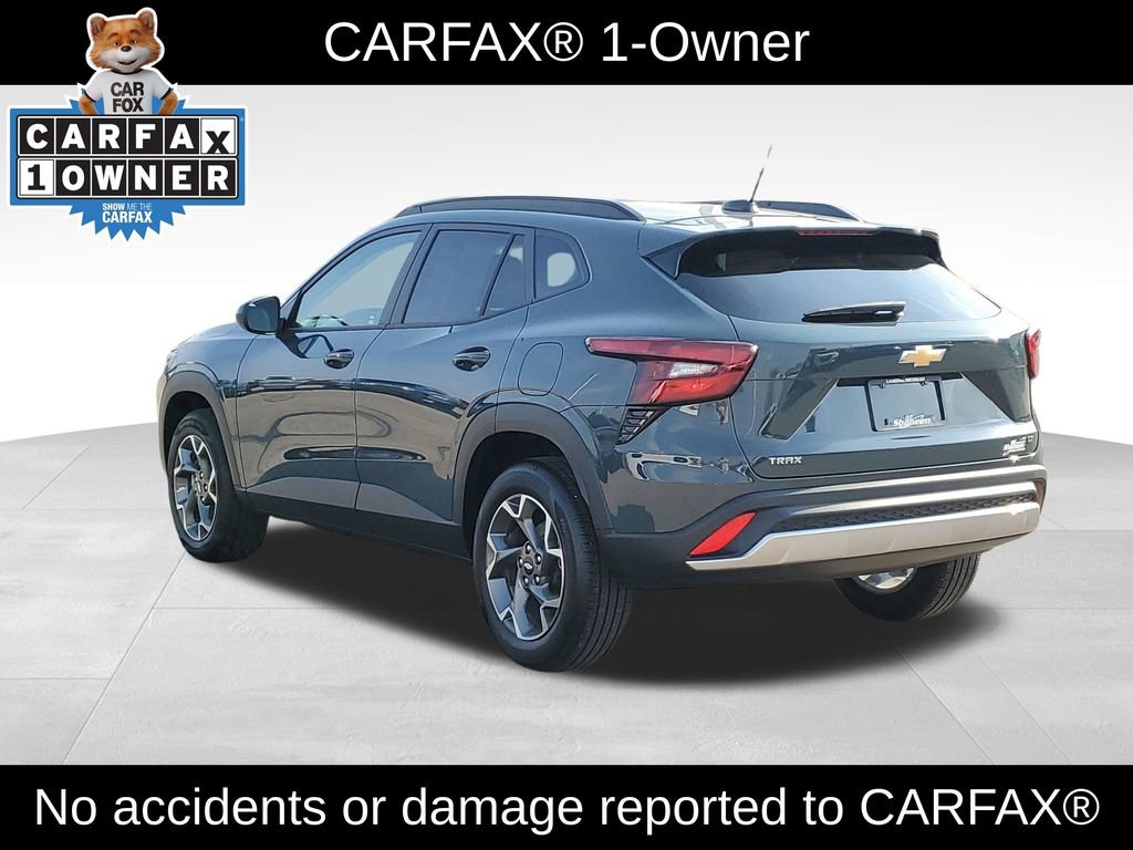 Used 2025 Chevrolet Trax LT w/ LT Convenience Package image 4