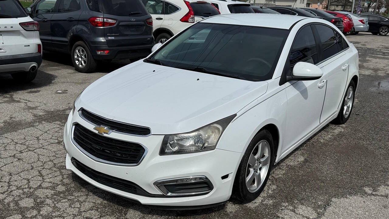 Used 2015 Chevrolet Cruze LT w/ Technology Package FWD image 3