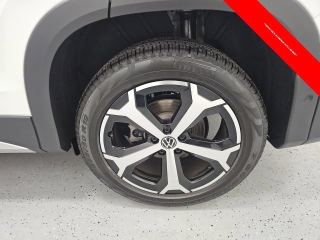 Used 2025 Volkswagen Tiguan SE w/ Panoramic Sunroof Package AWD/4WD image 10