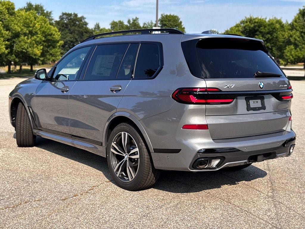 New 2027 BMW X7 xDrive40i w/ M Sport Package AWD/4WD image 4