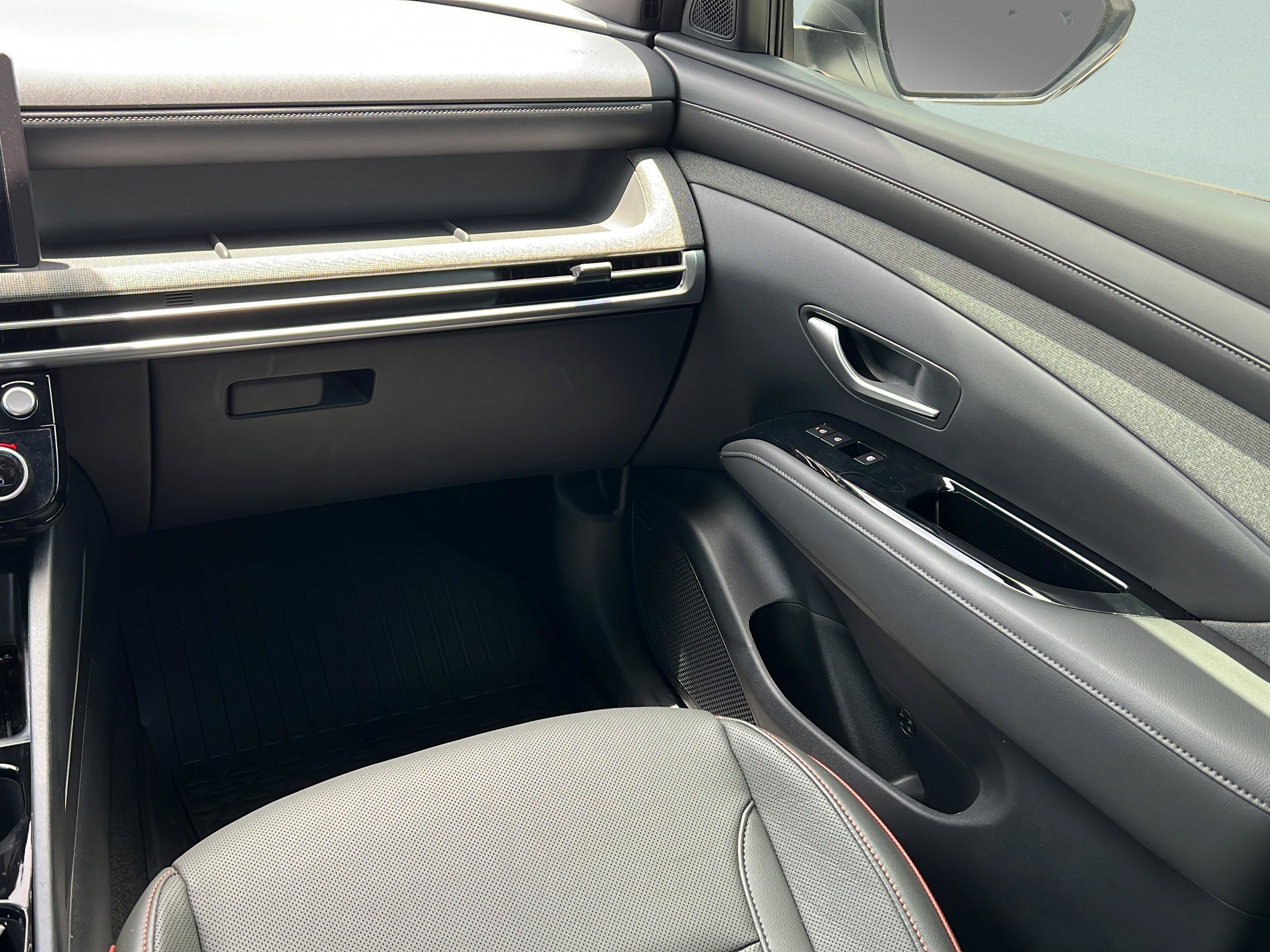 Certified 2025 Hyundai Santa Cruz Limited AWD/4WD image 13