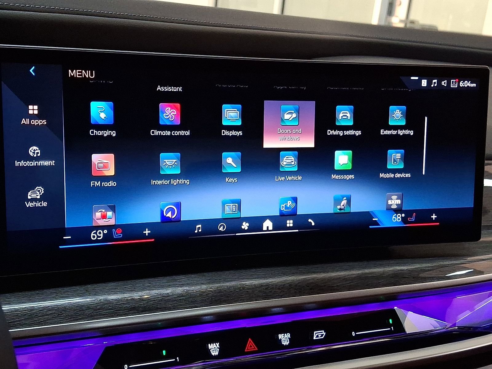 Used 2025 BMW i7 eDrive50 w/ M Sport Package RWD image 13