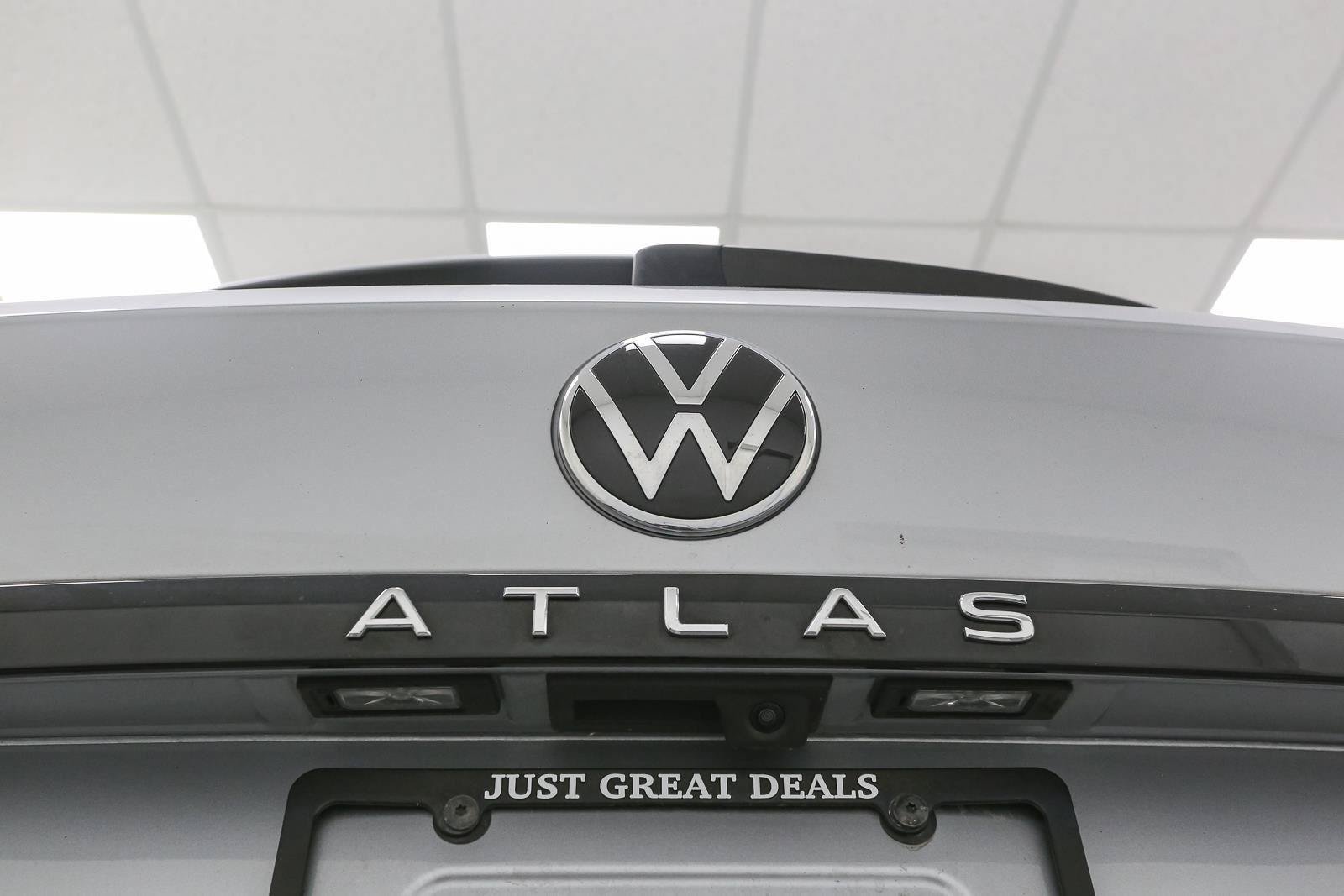 Certified 2023 Volkswagen Atlas Cross Sport SEL R-Line AWD/4WD image 15