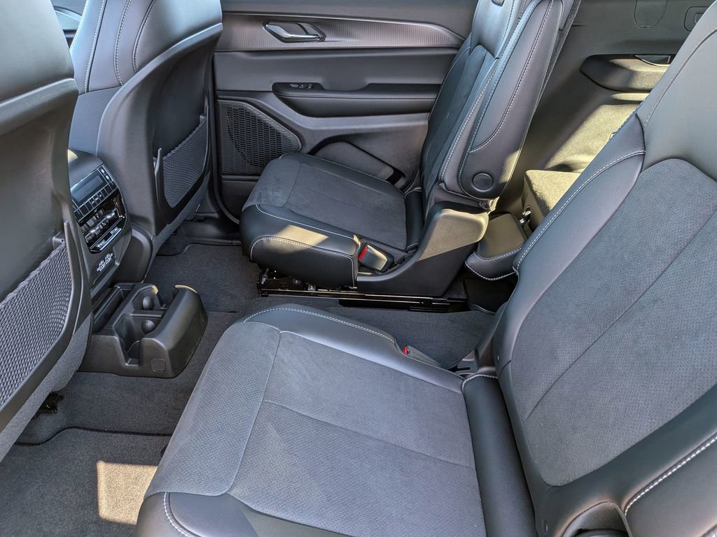 New 2025 Jeep Grand Cherokee L Altitude image 32