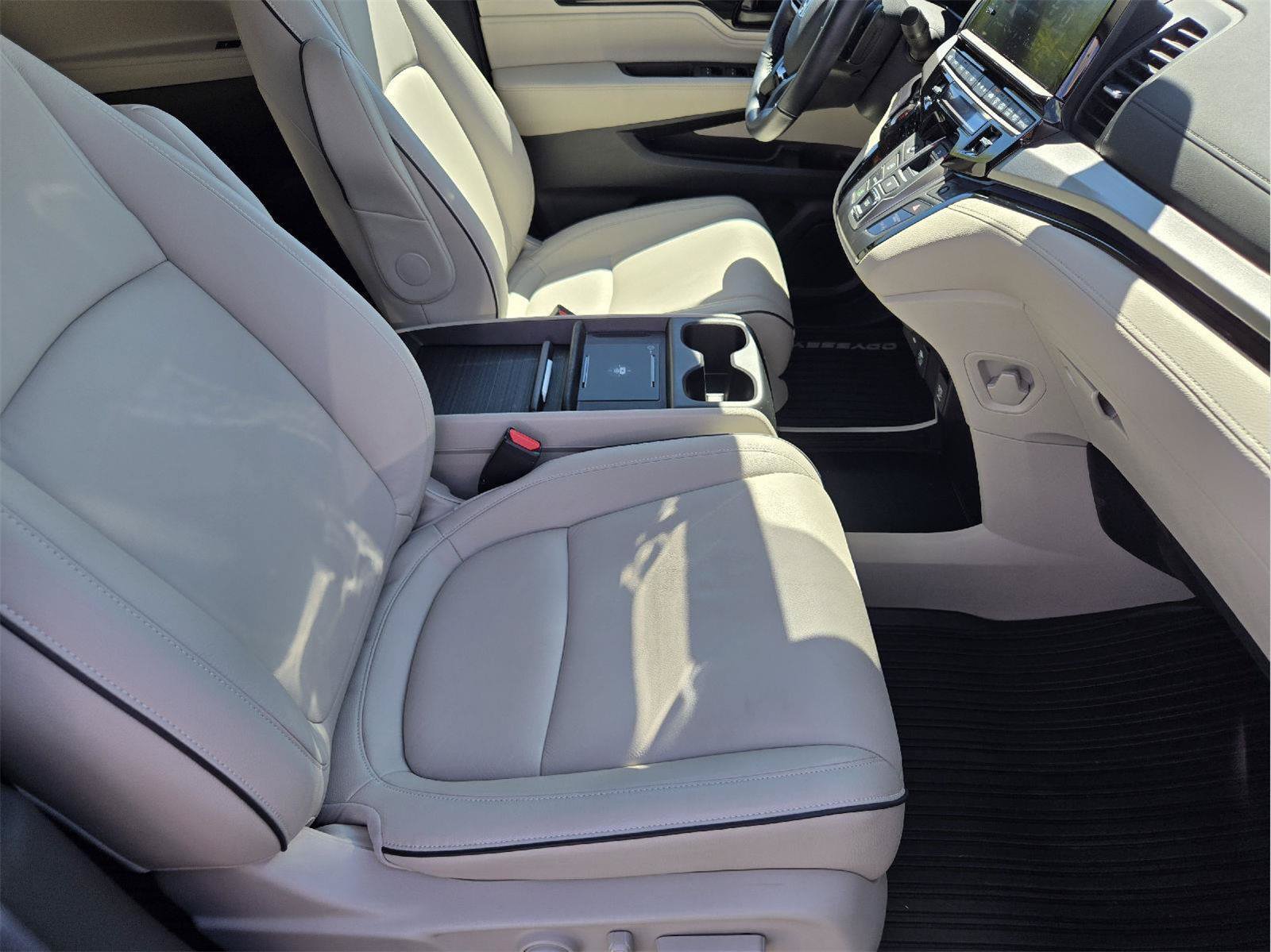 Used 2025 Honda Odyssey Touring image 14