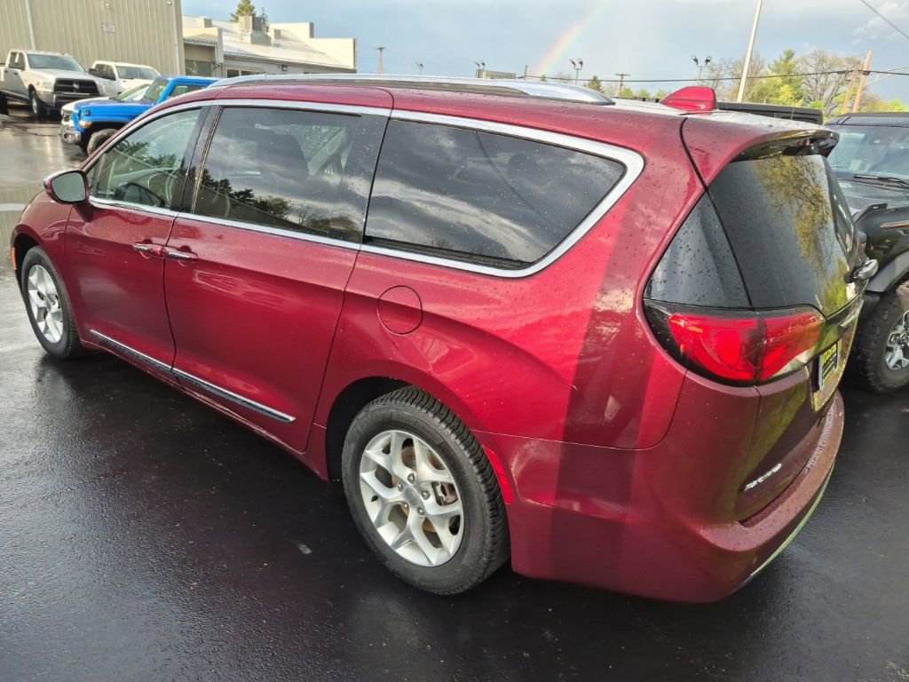 Used 2020 Chrysler Pacifica Limited FWD image 3