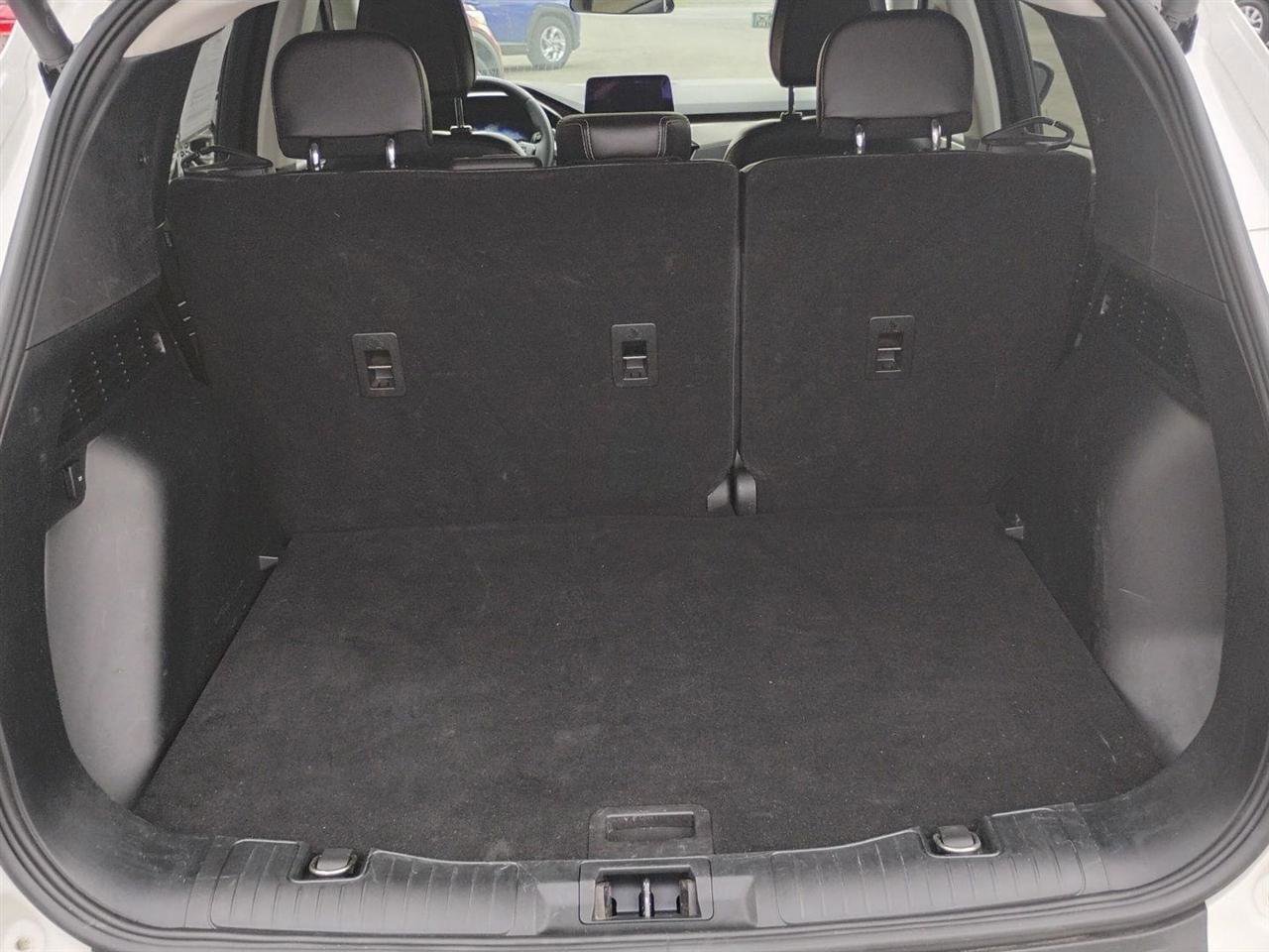 Used 2022 Ford Escape SEL w/ Technology Package image 10