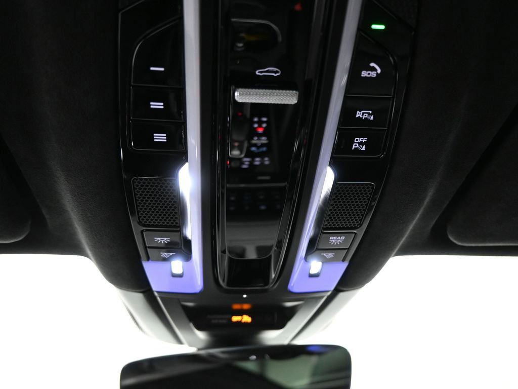 Used 2022 Porsche Cayenne GTS image 40