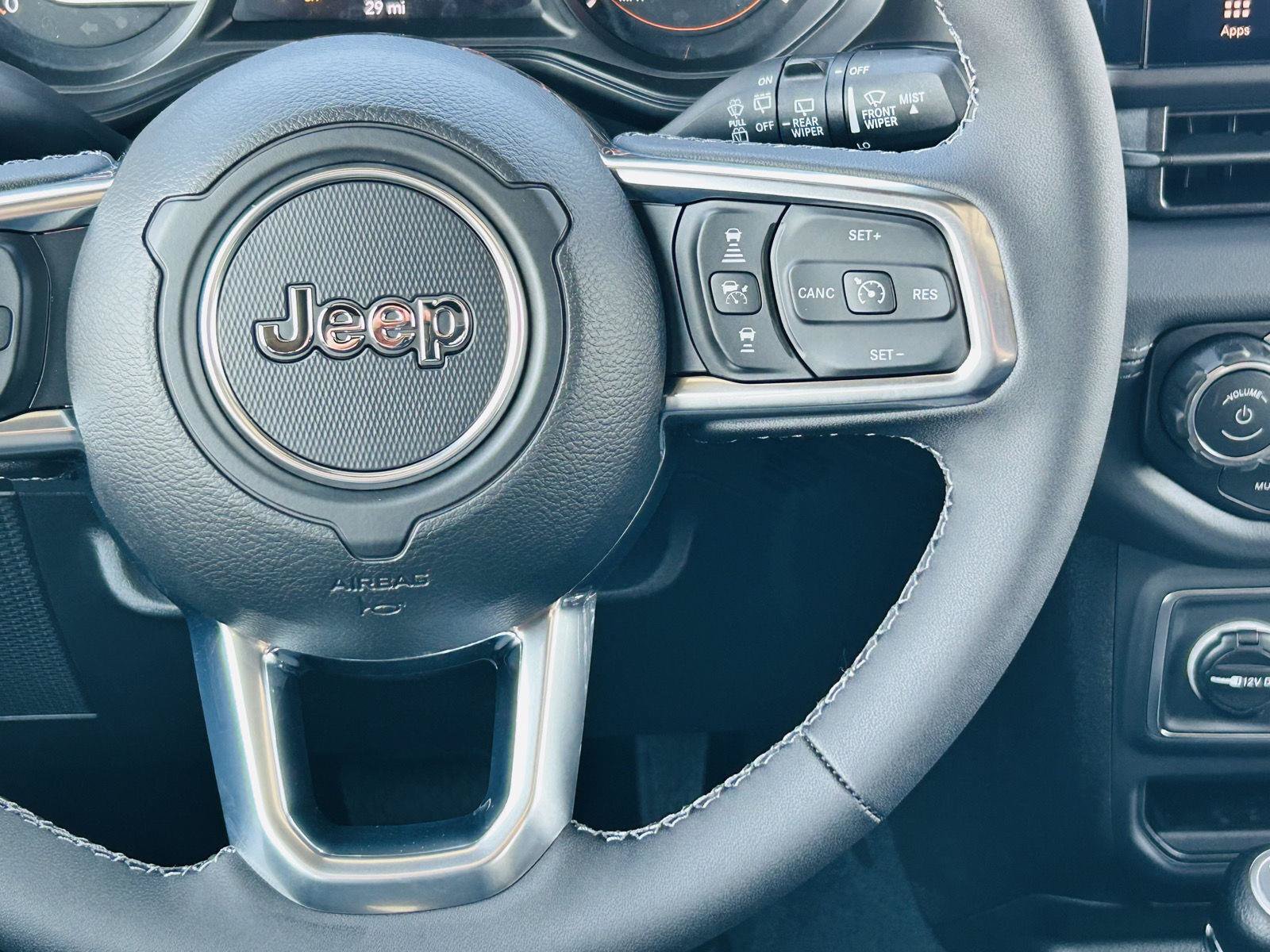 New 2026 Jeep Wrangler Unlimited Sahara w/ Technology Group AWD/4WD image 18