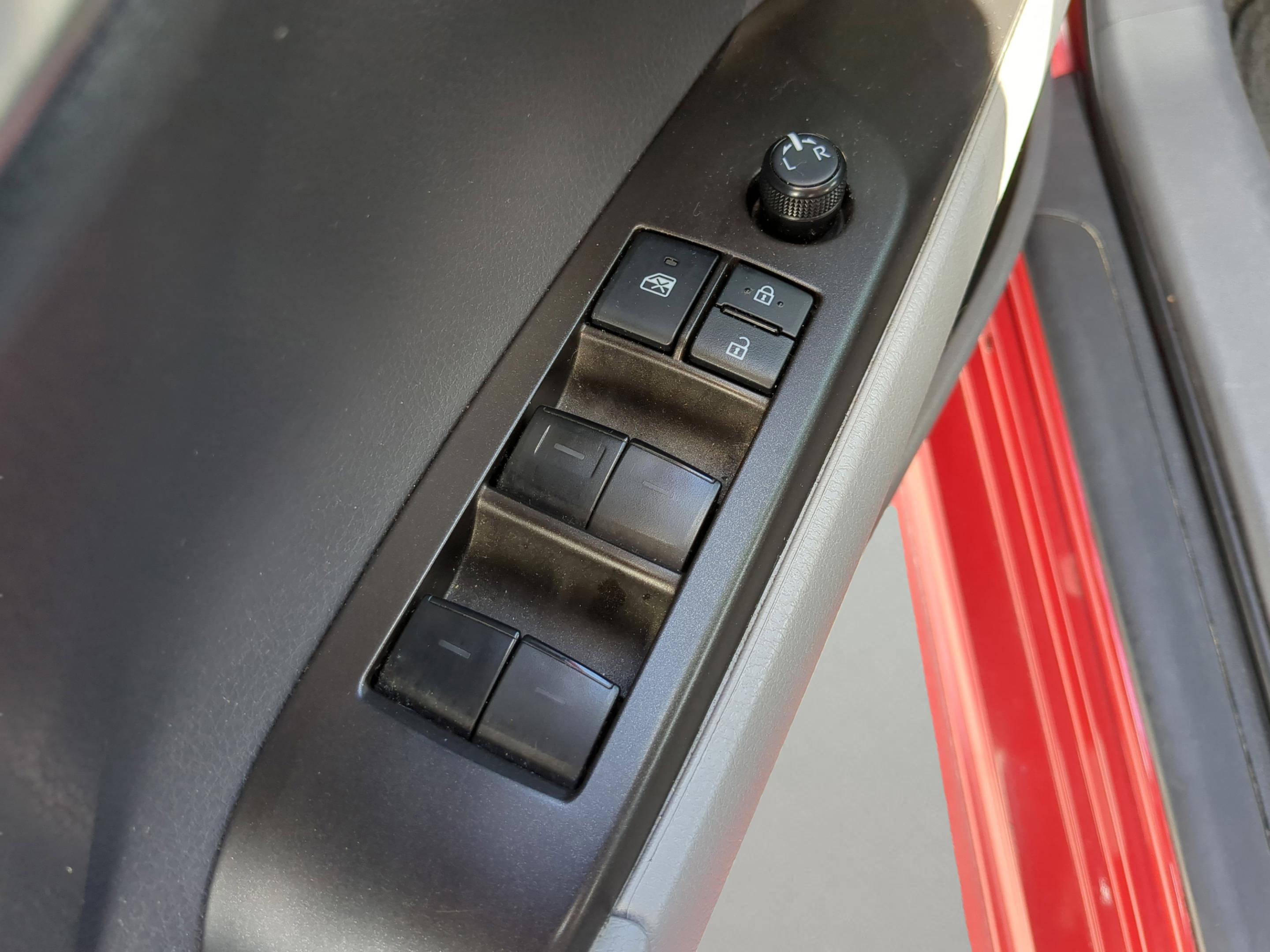 Used 2022 Toyota Camry SE image 12