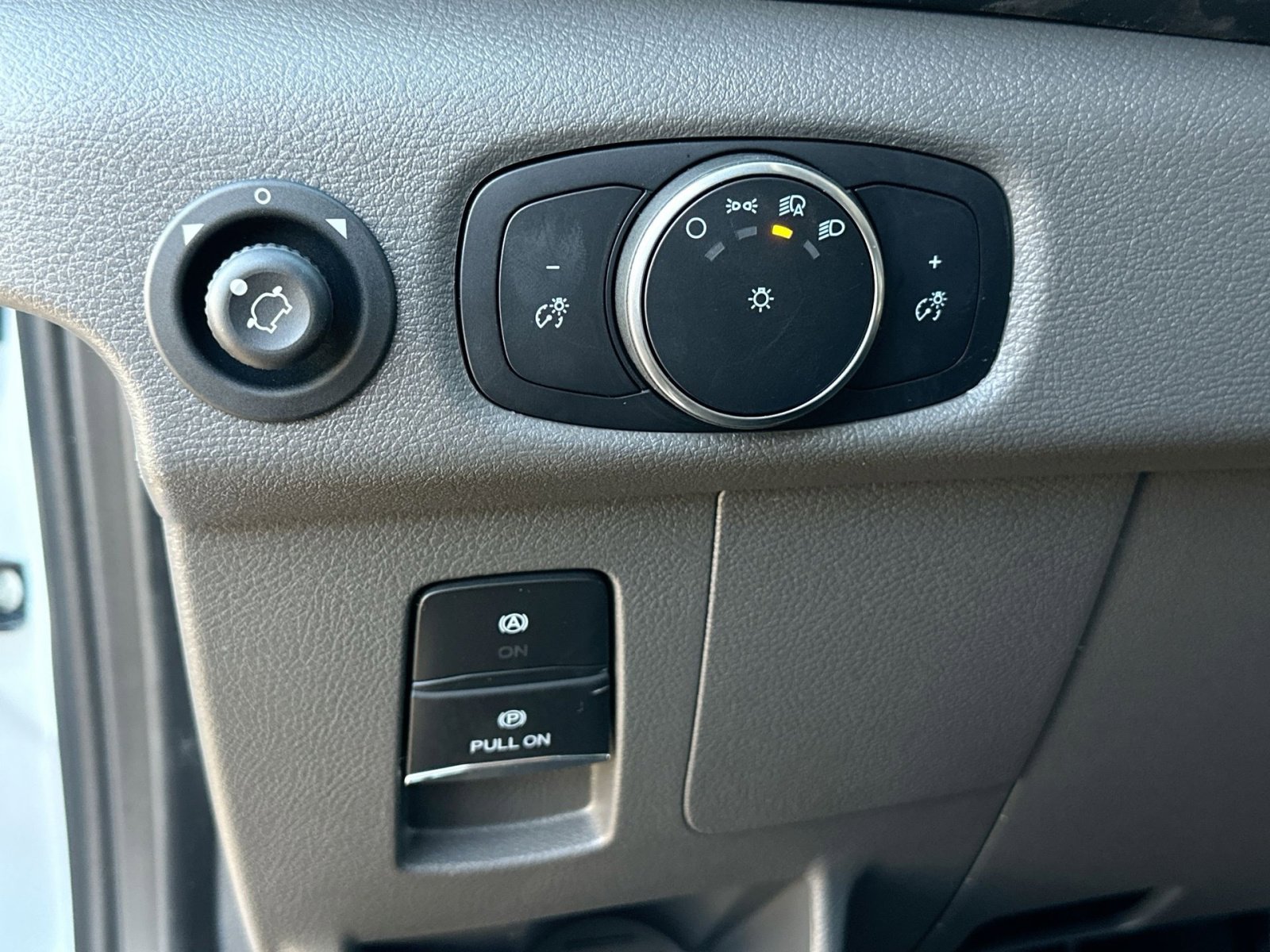 New 2026 Ford Transit 250 148 Medium Roof w/ Load Area Protection Package image 17