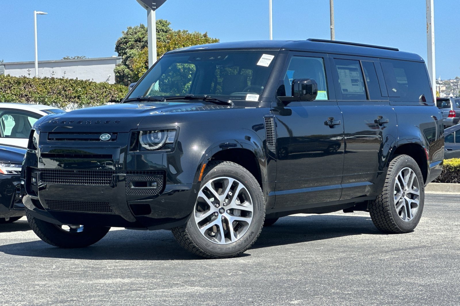 New 2024 Land Rover Defender 130 X-Dynamic SE