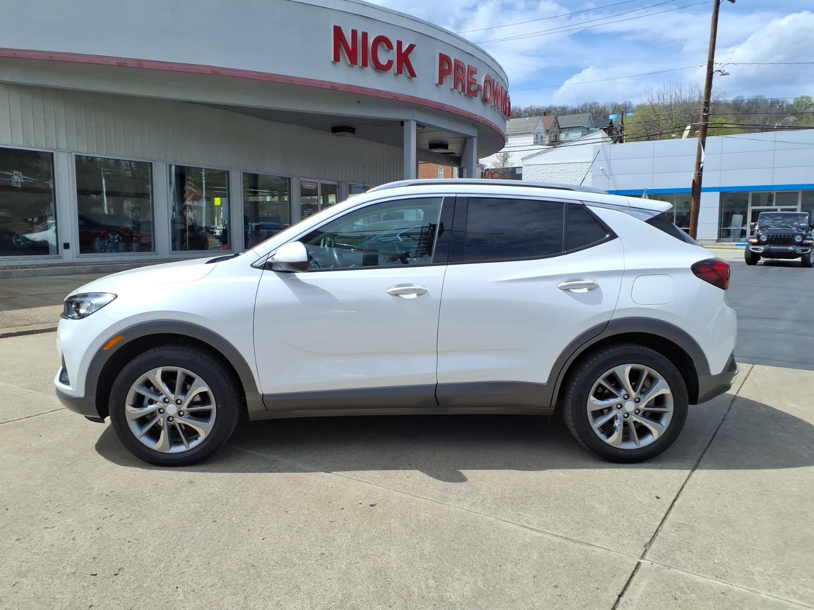 Certified 2023 Buick Encore GX Essence w/ Experience Buick Package AWD/4WD image 2